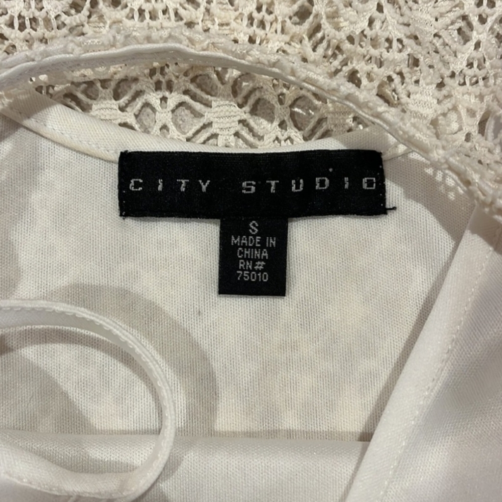 CITY Studio Layered Crochet Dress Small - Picture 5 of 5
